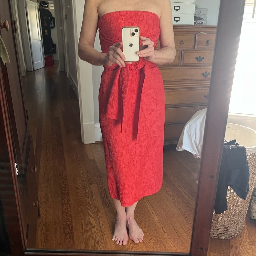 Strapless cocktail dress, Rebecca Vallance, coral, size 4. Poly/viscose/elastane
